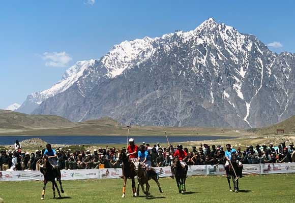 Off-Road to Shandur Top